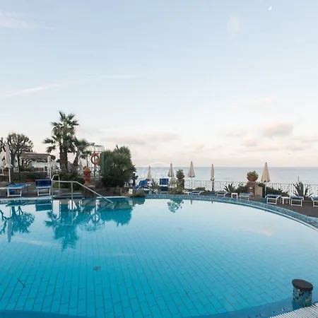 호텔 Terme Tritone & 4*